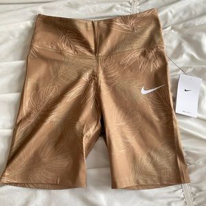 NWT Nike One Tight Fit 7” Length Small Athletic Shorts - Biker shorts - …